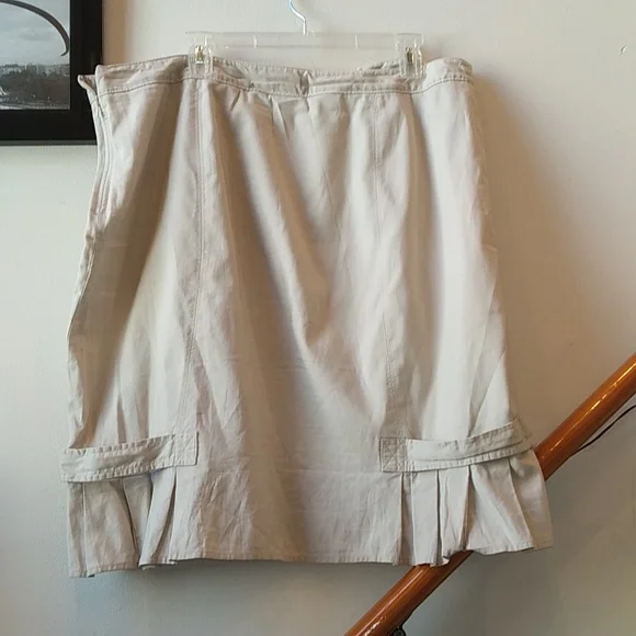 Elegant Khaki Skirt - Picture 2 of 4